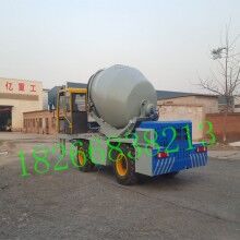 湖北赤壁帶自上料攪拌車廠家說明，1.6立方2方流動式自裝料自拌水泥罐車價格